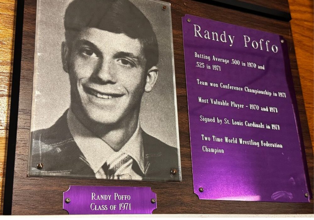 DG-Spotlight-Macho-Monument